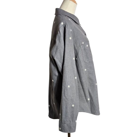 Torrid Gray Daisy Embroidered Button Down Shirt Plus Size - Picture 3 of 8